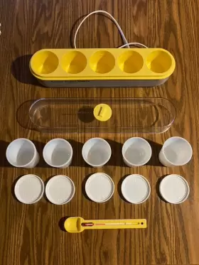 General Gm-5 Vintage Salton Thermostat Controlled Yogurt Maker With Milk Glass Cups